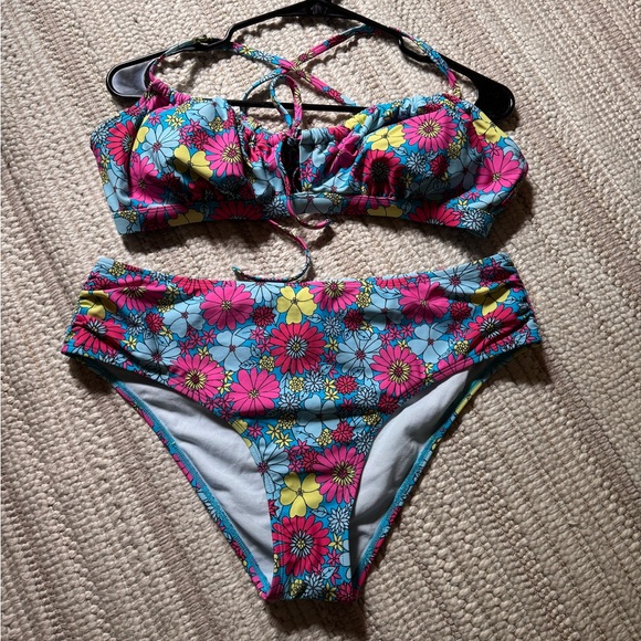 Cupshe Floral Bikini Set with Pink and Blue - Picture 1 of 1